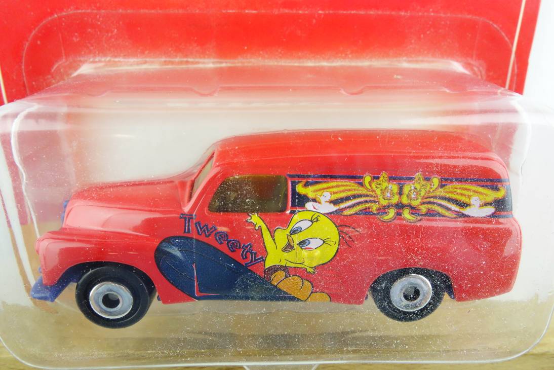 Looney Tunes Holden Panel Van - 15223