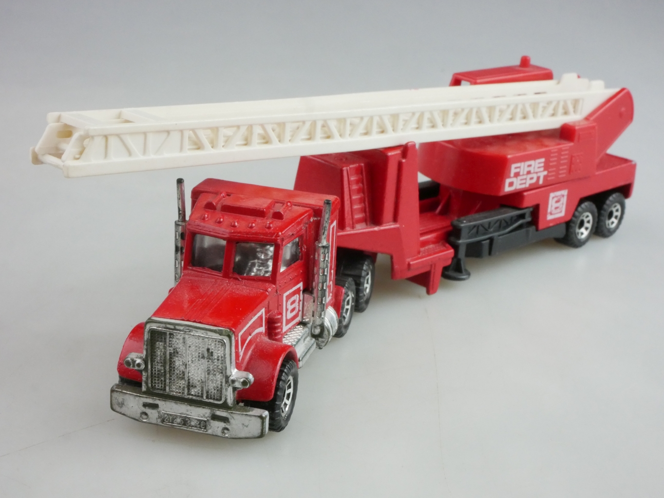 CY-013C Peterbilt Conventional Sleeper Fire Engine - 26001