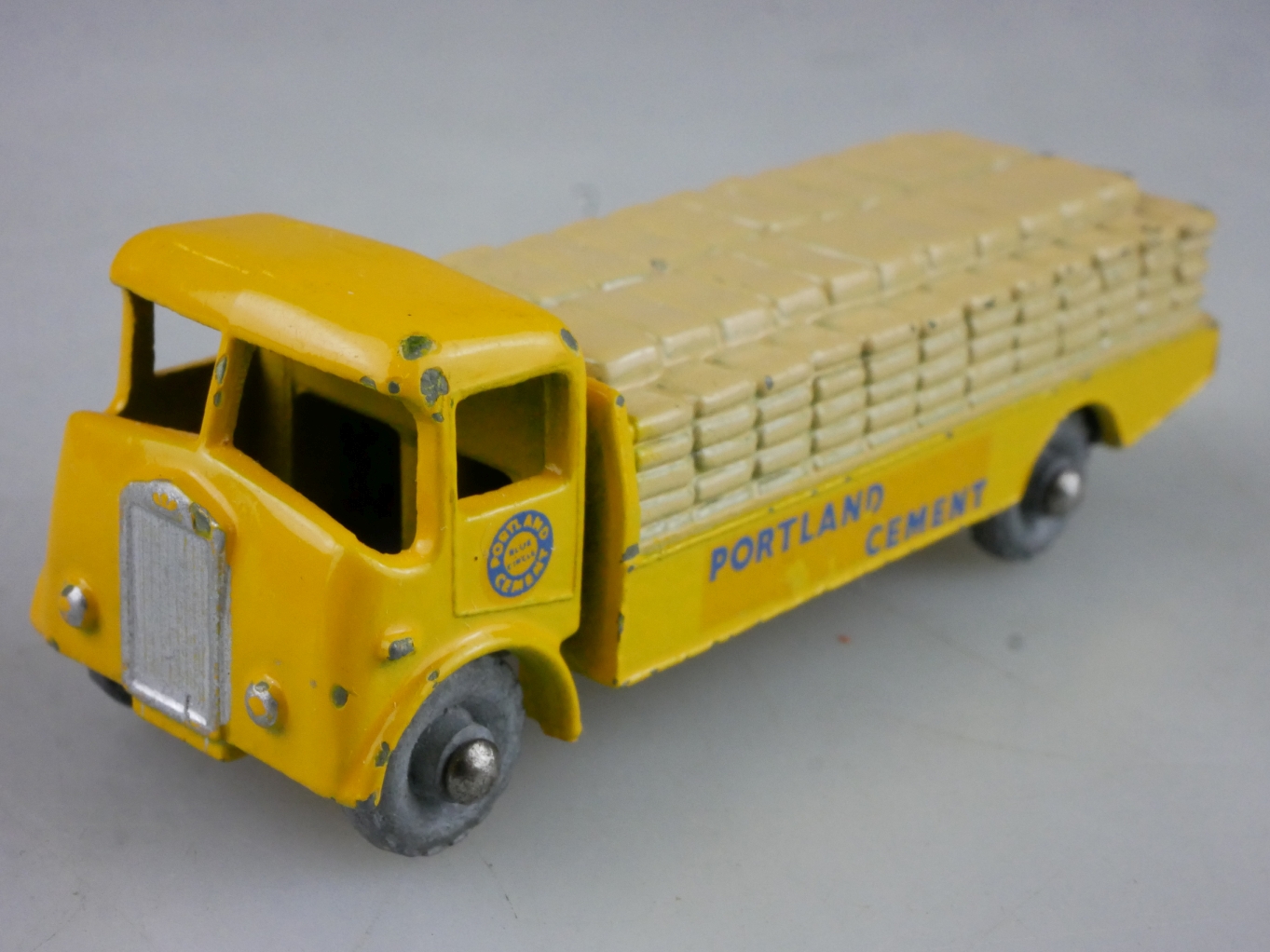 51a Albion Chieftain - 31886 Matchbox Regular Wheels - Picture 2 of 9