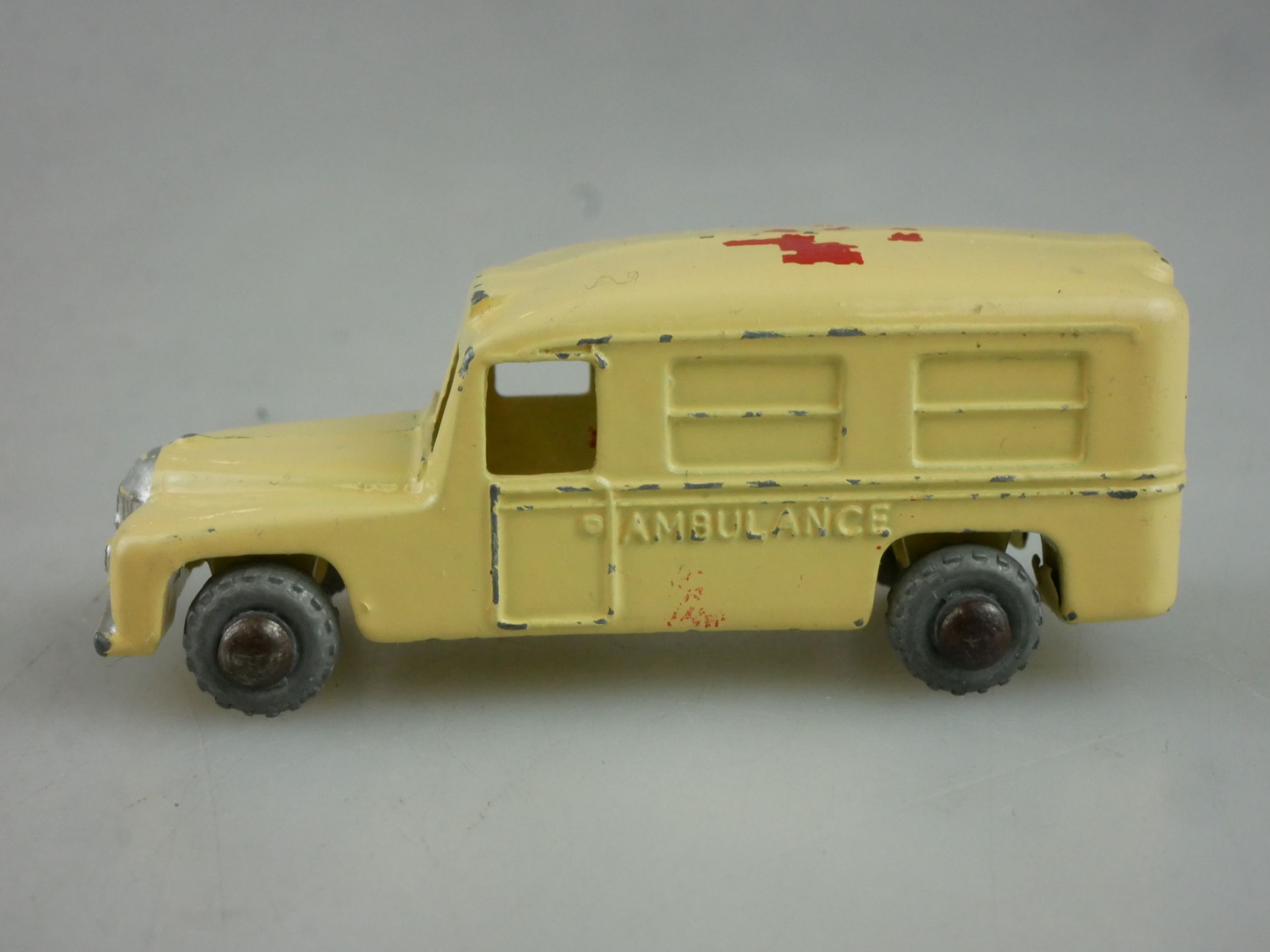 14a Daimler Ambulance - 38534