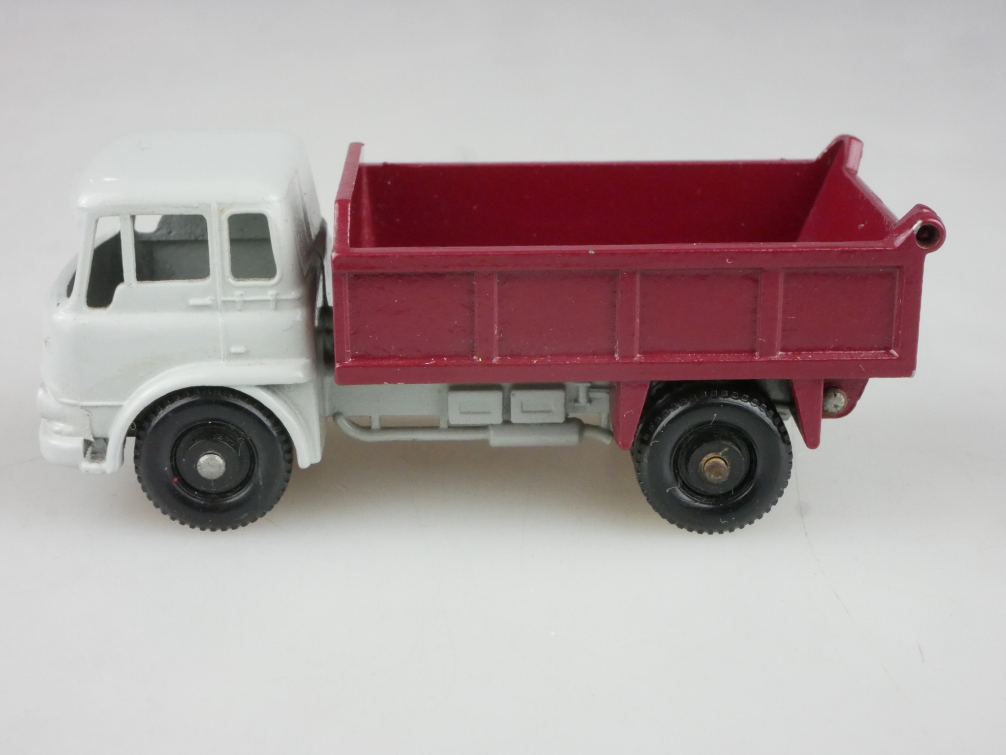 03b Bedford 7.5 Ton Tipper Truck - 38574