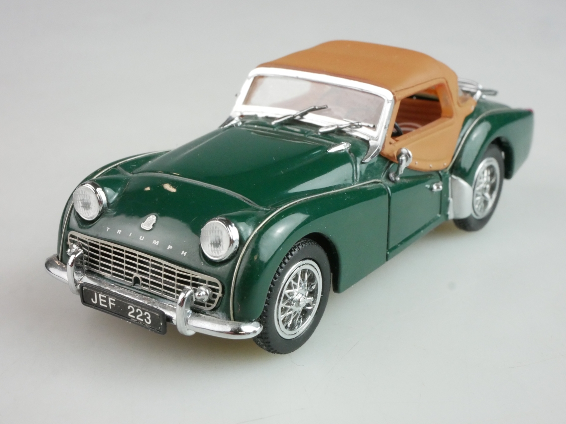 DYB01 1959 Triumph TR3a dunkelgrün/braun - 47886