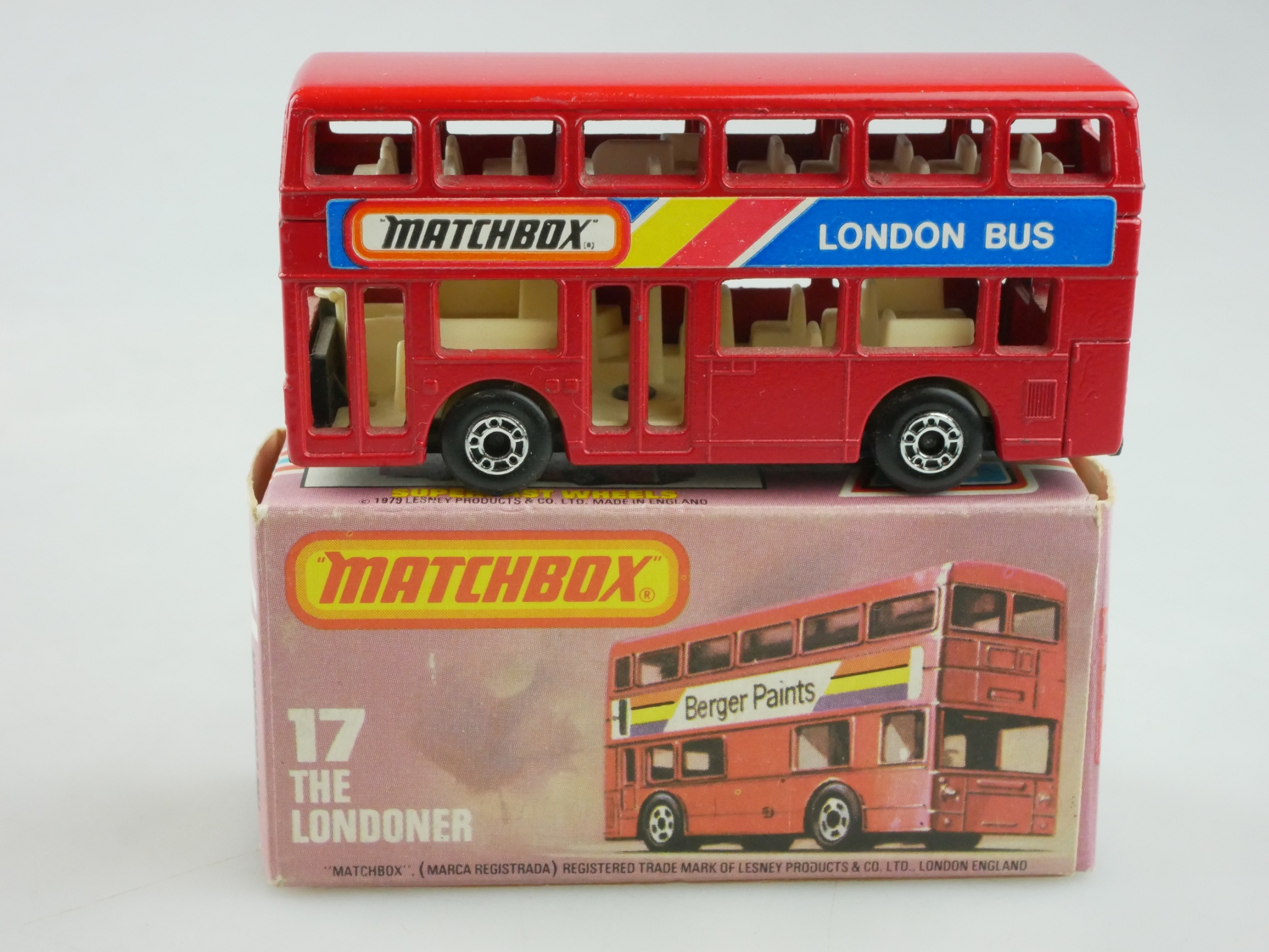 17-C London Bus - 54684