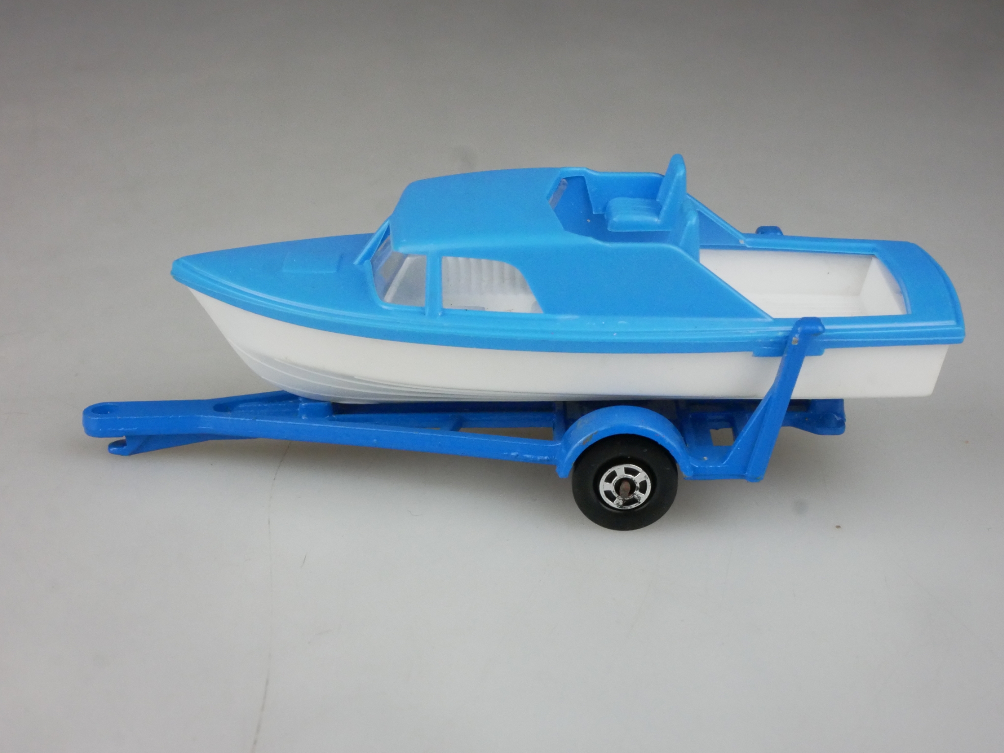 09-A Boat & Trailer - 55249