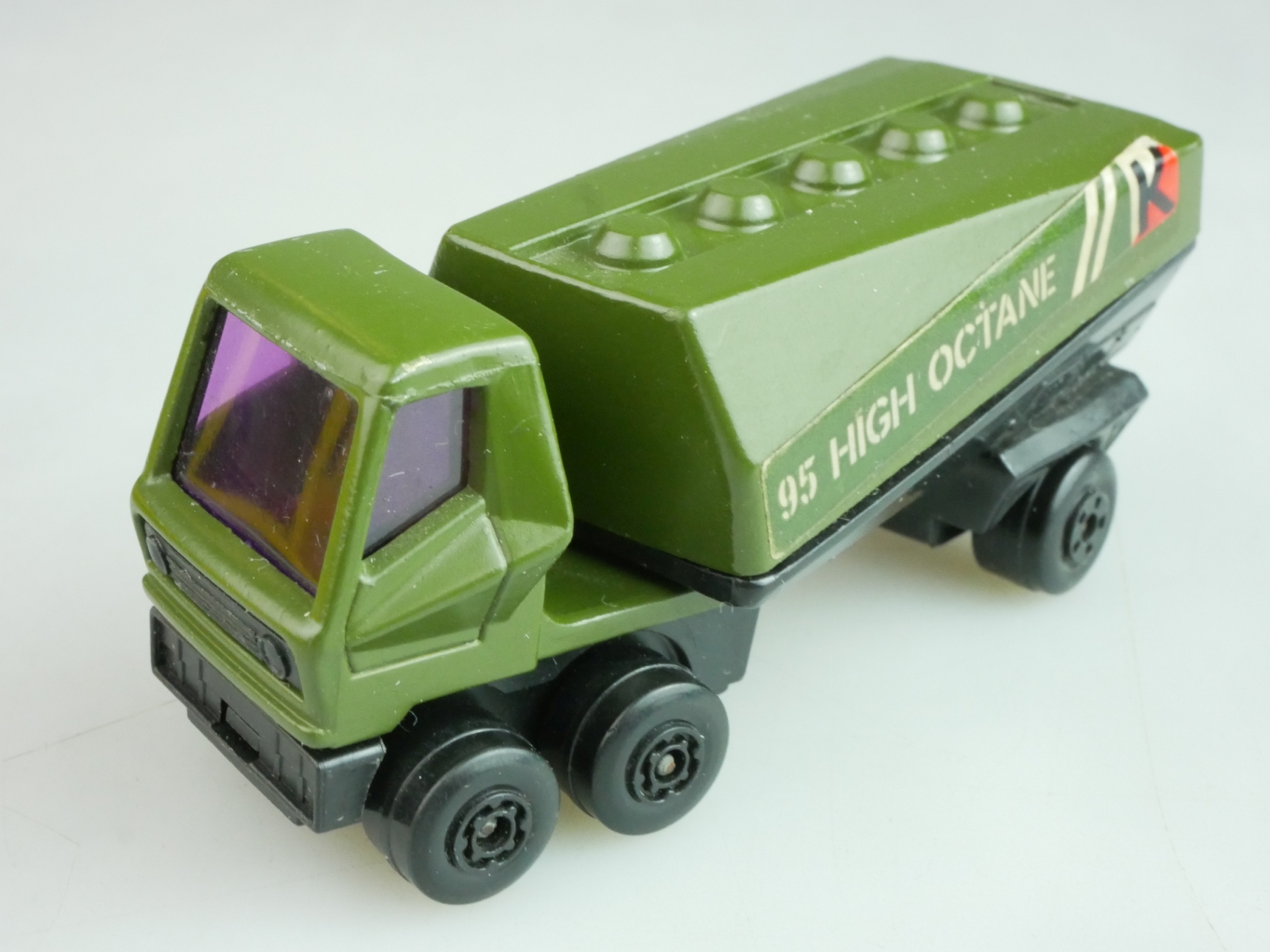63-B Freeway Gas Tanker - 57012