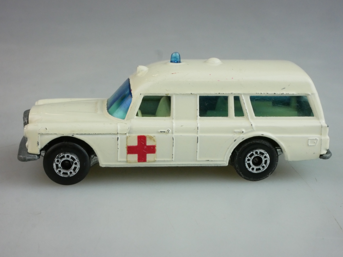 03-A Mercedes Benz 'Binz' Ambulance  - 58474