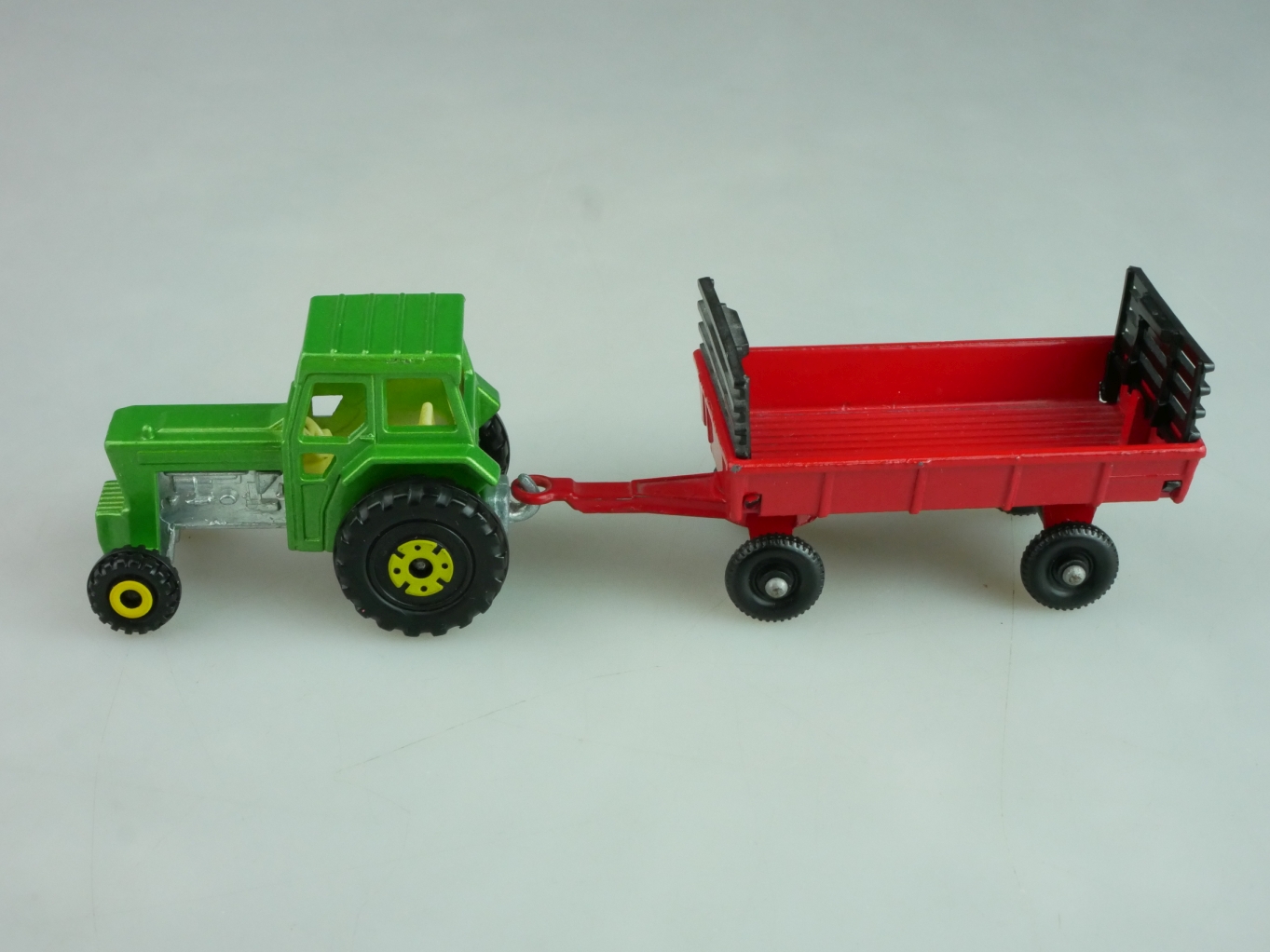 TP-011B Ford Tractor & Hay Trailer - 59182