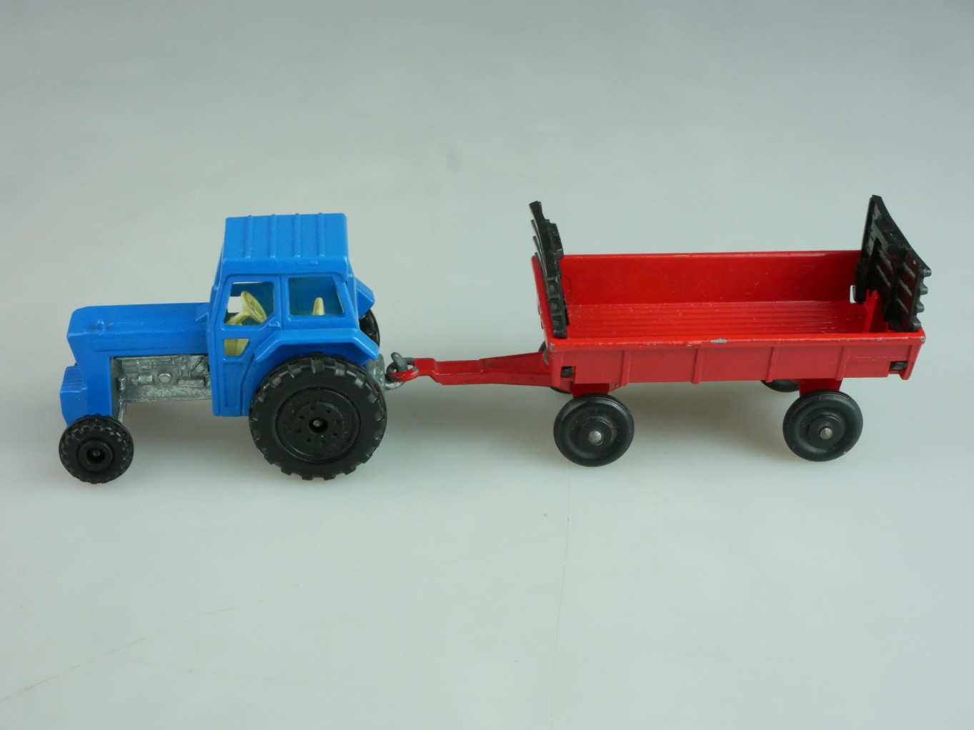 TP-011B Ford Tractor & Hay Trailer - 59183