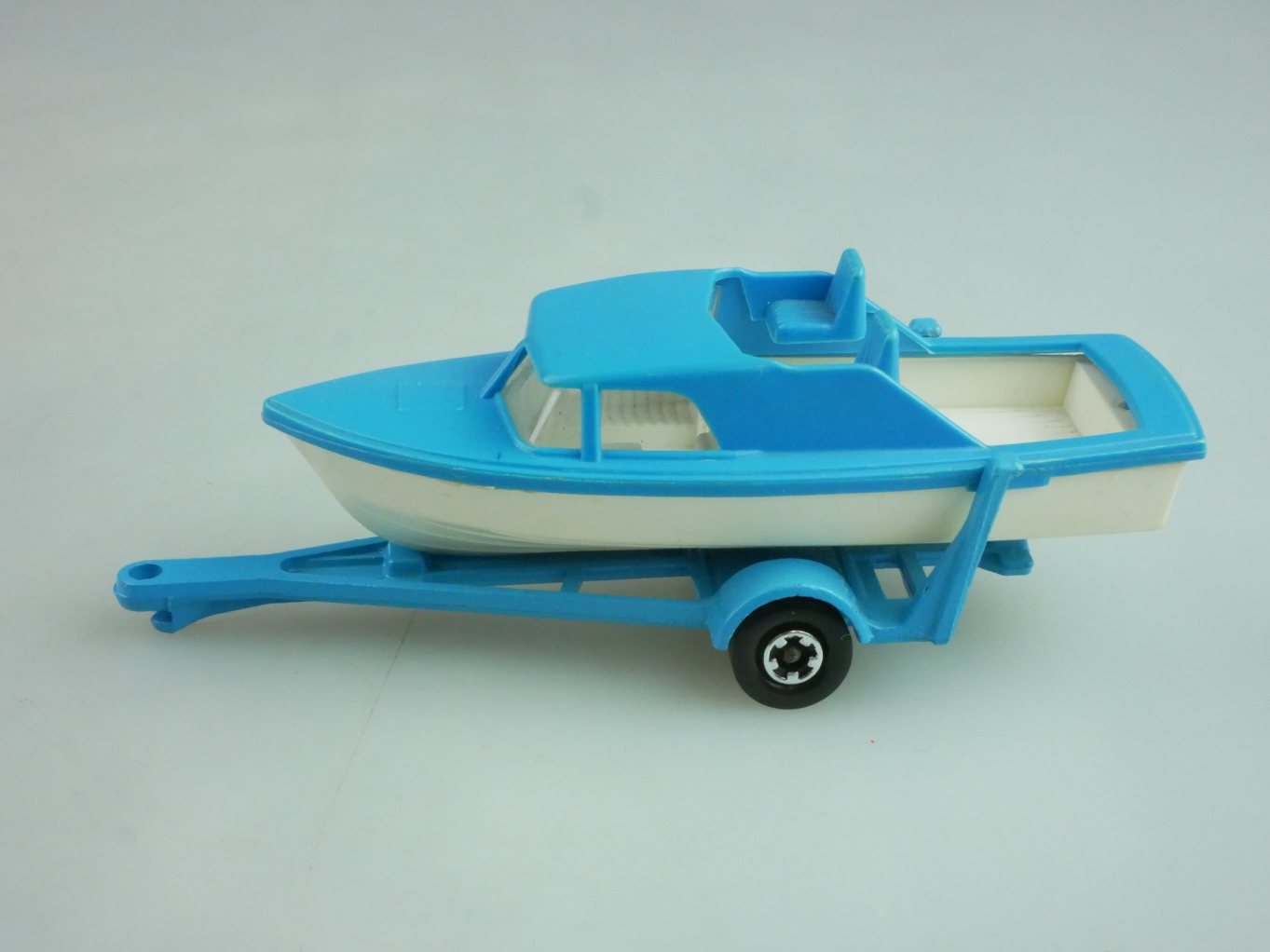 09-A Boat & Trailer - 59568