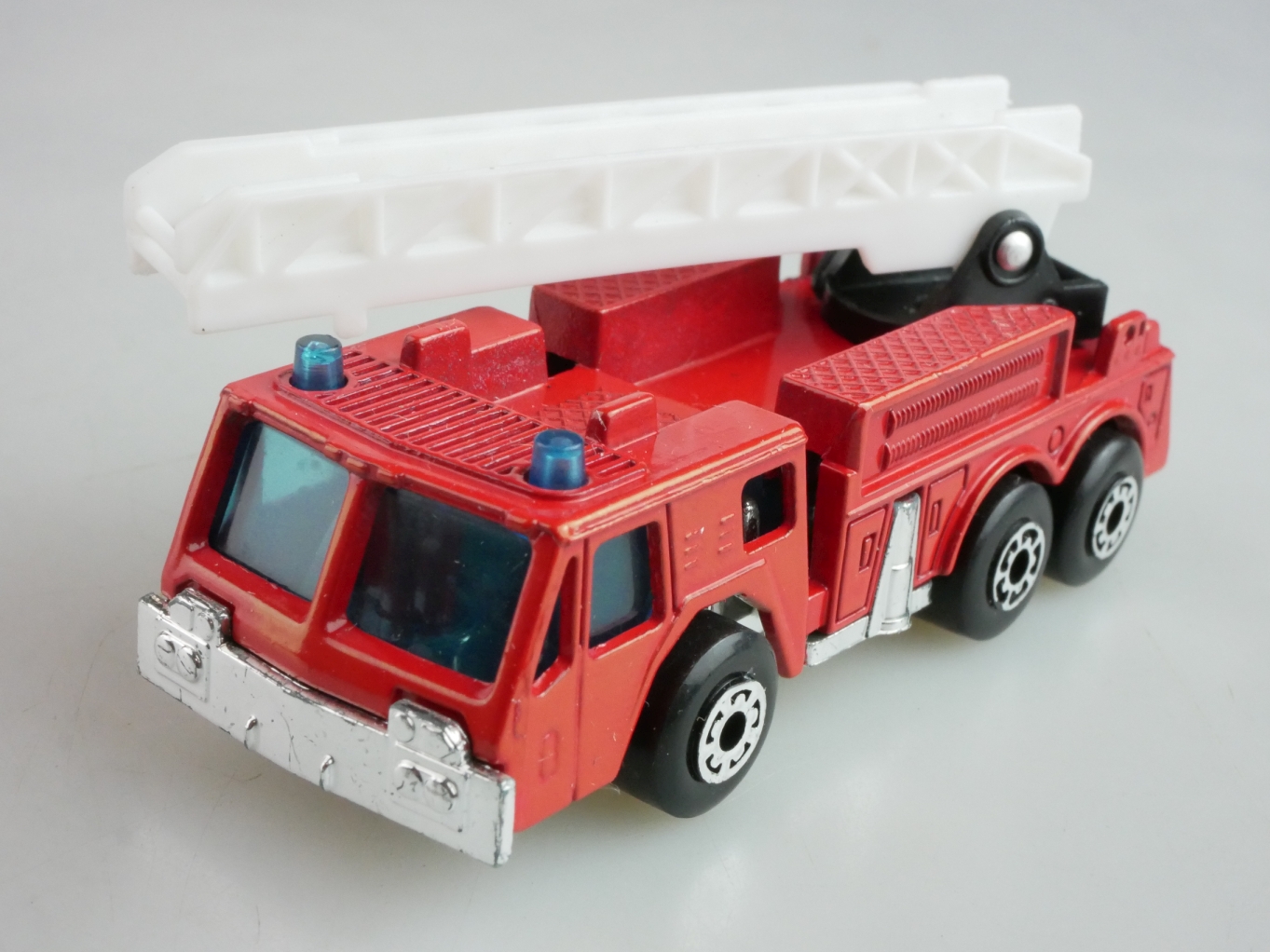 Extending Ladder Fire Engine (18-C) - 60836