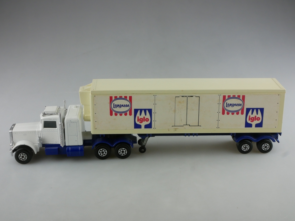 K-031B Peterbilt Refrigerator Truck Langnese - 77570