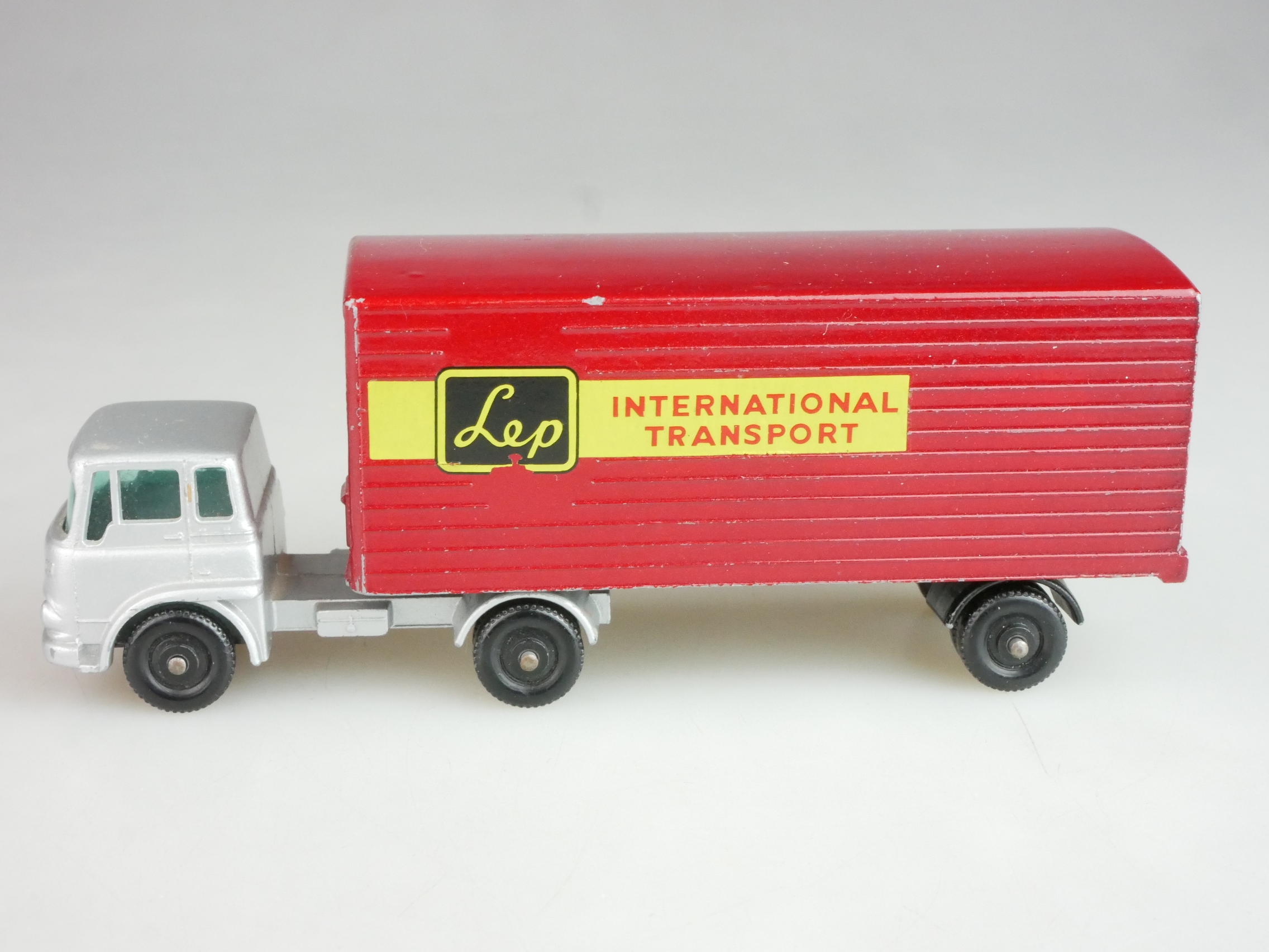 M-02B Bedford Tractor & York Freightmaster Trailer - 90822