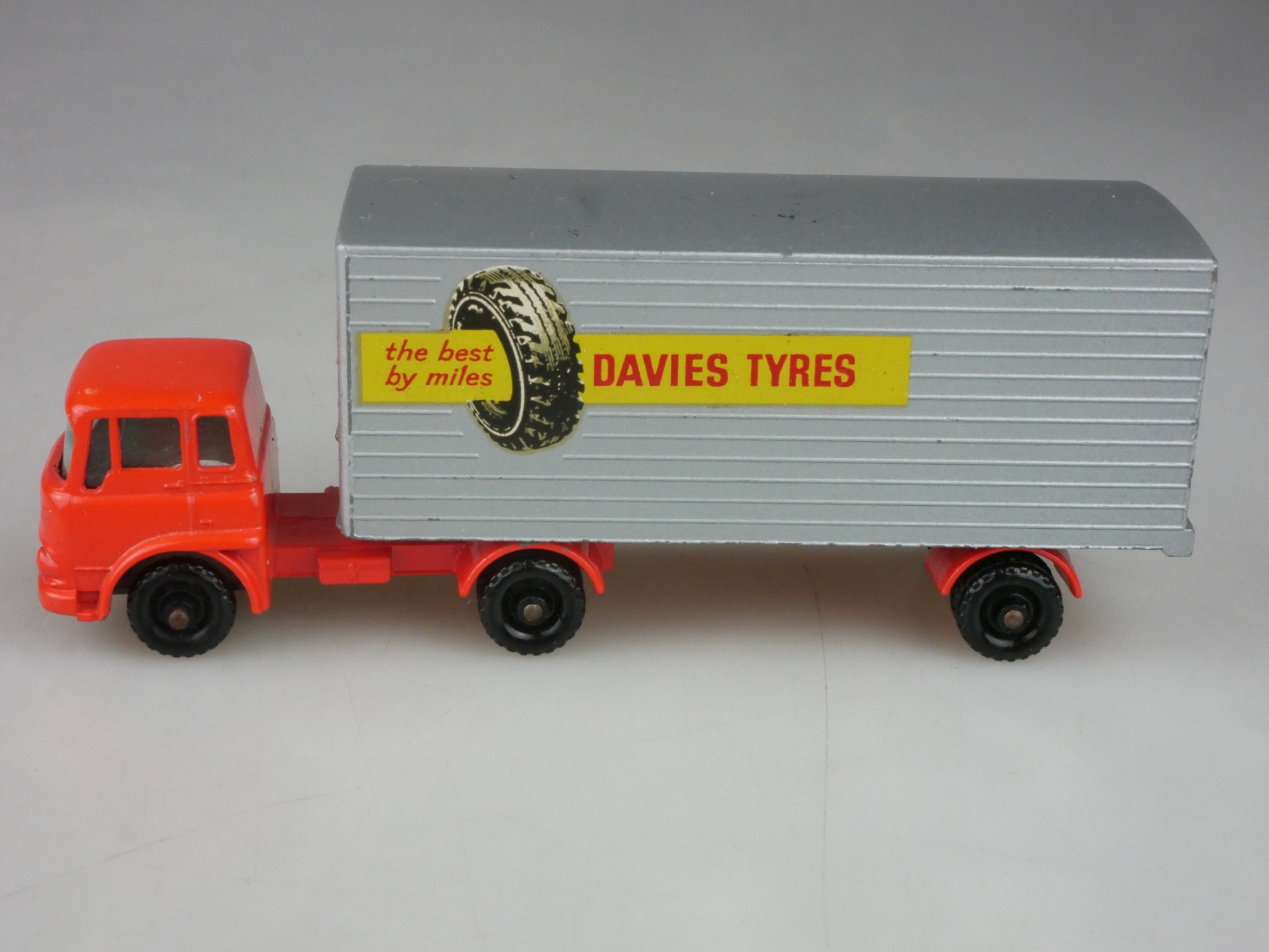 M-02B Bedford Tractor & York Freightmaster Trailer - 90833