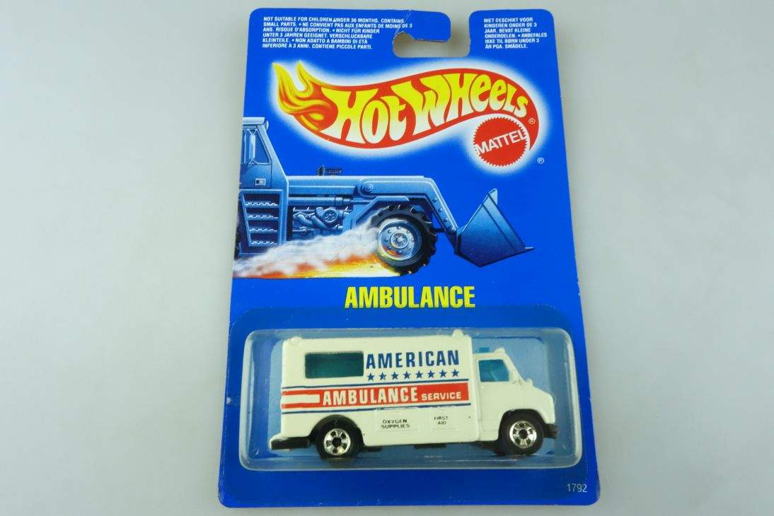 Ambulance Hot Wheels Mattel 1792 GMC Malaysia mint blue card MOC 1:64 104517