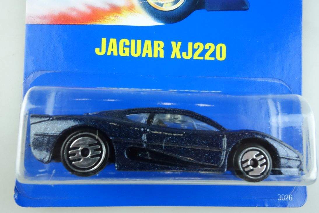 Jaguar XJ220 Hot Wheels Mattel 3026 Malaysia mint blue card MOC 1:64 104536